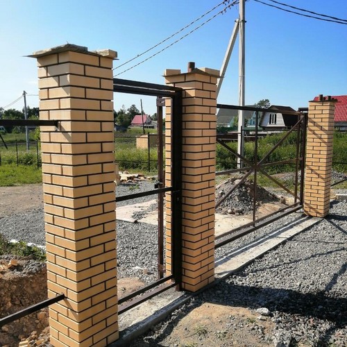 фото основания для откатных ворот без кирпичных столбов