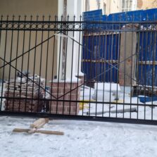 Фото Откатные ворота решетчатые с ковкой. Набережная реки Карповки 36. 2021г. ЕвроСистемы