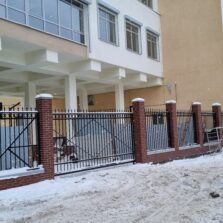Фото Откатные ворота решетчатые с ковкой. Набережная реки Карповки 36. 2021г. ЕвроСистемы