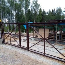 Фото Откатные ворота со встроенной калиткой и автоматикой. Агалатово 2019г. ЕвроСистемы