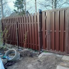 Фото Откатные ворота со встроенной калиткой из Евроштакетника. Большая Ижора. СНТ Якорь. 2020г. ЕвроСистемы