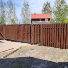 Фото Монтаж Ворот откатных с калиткой из евроштакетника. Синегейка ул. Садовая 2020г. ЕвроСистемы