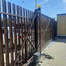 Фото Откатные ворота и калитка из Евроштакетника. Пос Левашово, ул. Высоцкая 2020г. ЕвроСистемы