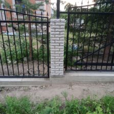 Фото Монтаж Откатных ворот и Забора с ковкой. Петергоф, Деминский пер 3. 2019-2020г. ЕвроСистемы