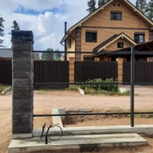 Фото Фундамент откатных ворот. Рощино, ул. Весенняя, д.20. 2024г. ЕвроСистемы