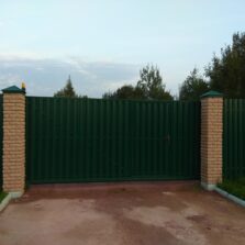 Фото Автоматические Откатные ворота со встроенной калиткой. Зашивка - евроштакетник. 2018г. ЕвроСистемы