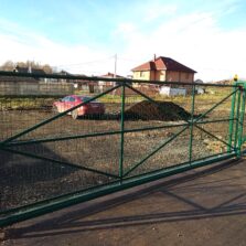 Фото монтаж откатных ворот с 3Д Сеткой, на бетонный фундамент. Федоровское ул Центральная. Питомник Раслайн 2018г. ЕвроСистемы