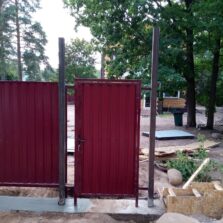 Фото Монтаж на бетонном фундаменте Откатных ворот и калитки, с кирпичными столбами. Пос. Рябово, Выб р-н. 2019г. ЕвроСистемы