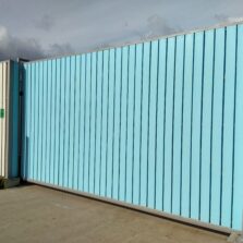 Фото Откатные ворота с деревом, голубые. Невская Дубровка 2019г. ЕвроСистемы