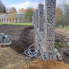 Фото Устройство основания Откатных ворот. Габионы Мистолово 2021г. ЕвроСистемы