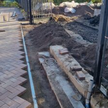 Фото Устройство основания откатных ворот. Петергоф Старо-Гостилицкое шоссе, 37. 2024г