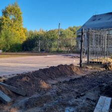 Фото Устройство основания откатных ворот. Петергоф Старо-Гостилицкое шоссе, 37. 2024г