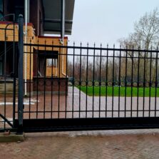 Фото Устройство откатных ворот с ковкой. Петергоф Старо-Гостилицкое шоссе, 37. 2024г